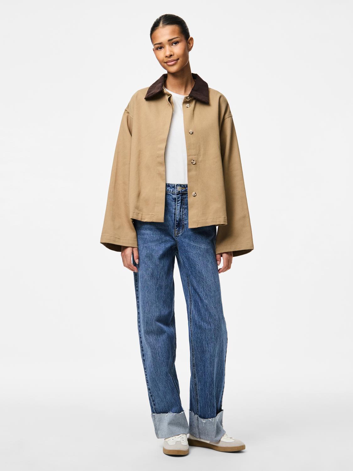 model_shot-front_full